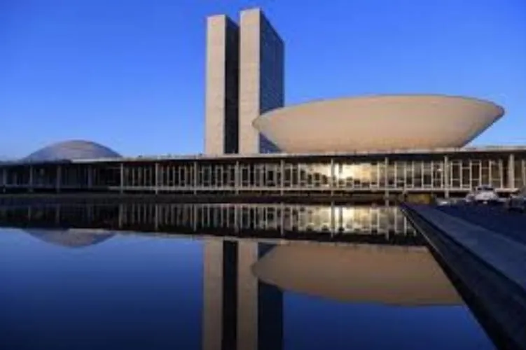 Concurso Câmara dos Deputados 2026: edital para Policial Legislativo pode sair em janeiro